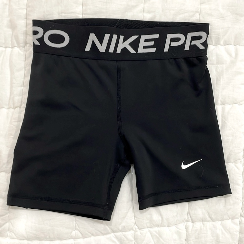 Nike pro 5” black SIZE YOUTH MEDIUM